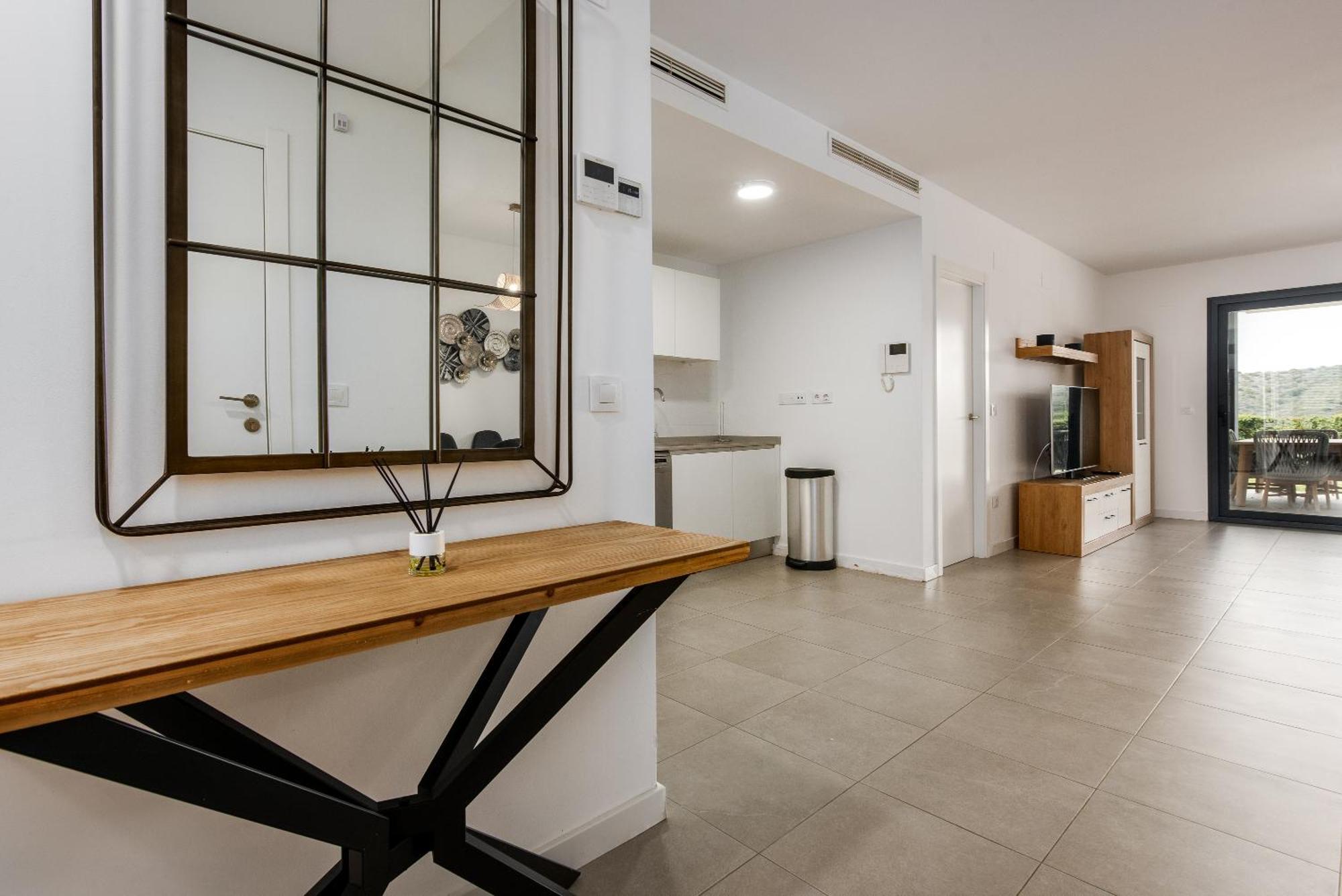 Golf Apartment *
